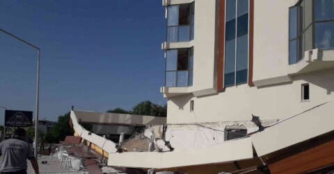 Çeşme’de otelin terası çöktü