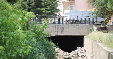 Kırşehir Belediyesi, molozları Kılıçözlü deresine attı