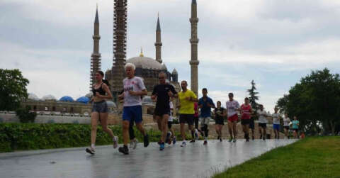 30 Atlet, Mimar Sinan’ın ustalık eseri Selimiye çevresinde 11 tur attı