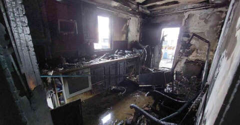 Samsun’da ev yangını: Yangın sonunda evdeki kediyi sağ bulunca büyük sevinç yaşadılar