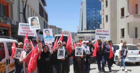 Vanlı anne: “Kandil’in bütün yollarını biz anne ve babalar kapatmışız”