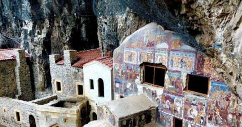 Sümela Manastırı’nda yaklaşık 6 yıldır süren restorasyon çalışmaları 1 ay sonra tamamlanacak