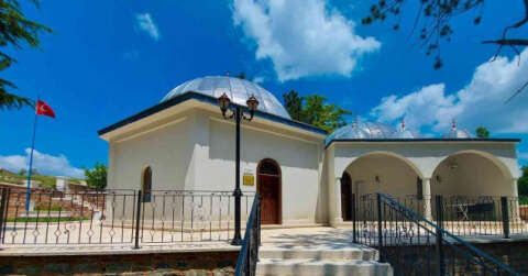 Osman Gazi’ye müjdeli haberi veren Kumral Abdal’ın türbesi ziyaretçilerini bekliyor