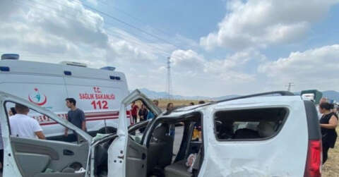 Direksiyon hakimiyetini kaybederek karşı şeride geçti: 4 yaralı