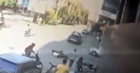 Motosikletli genci ölüme sürükleyen kaza kamerada