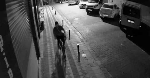 Sultangazi’de binaya giren hırsız ayakkabı ve bisiklet çaldı