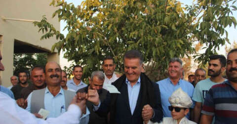Halay çeken TDP Genel Başkanı Mustafa Sarıgül para yağmuruna tutuldu