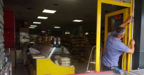 Polis camı kırıp müdahale etti, o anlar kameraya yansıdı