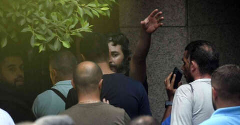 Beyrut’ta bankadaki parasını çekemeyince 6 kişiyi rehin alan zanlı serbest bırakıldı