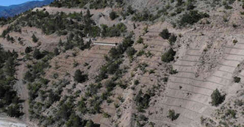 Yusufeli yeni yerleşim yerinde 8 hektarlık alanda erozyon çalışması tamamlandı