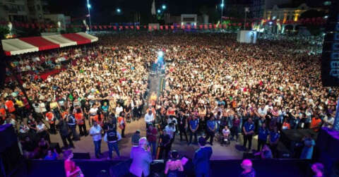 Melek Mosso’dan muhteşem konser