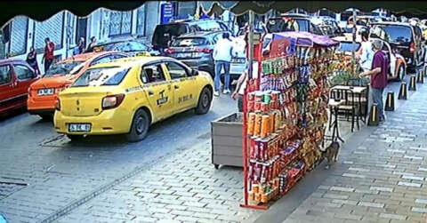 Taksim’de dehşet anları kamerada: 1’i ağır 2 yaralı