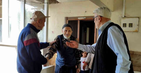 Omuz omuza çarpışan asırlık üç arkadaş yıllar sonra buluştu