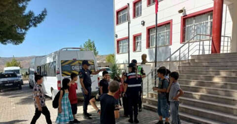 Okul çevrelerinde 7 bin kişinin kimliği kontrol edildi