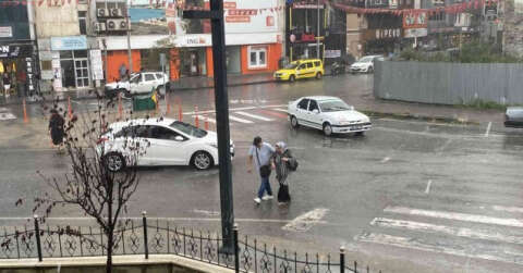 Hava sıcaklıkları düştü, yağmur hayatı olumsuz etkiledi