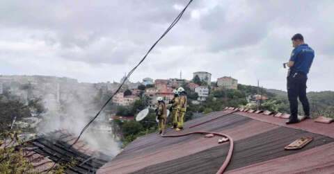 Sarıyer’de yan yana bulunan 2 gecekondu alev alev yandı
