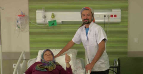 Ayşe teyzenin bacağı kesilmeden kurtarıldı