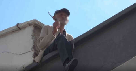 Çatıya çıktı, kulaklık takıp hem müzik dinledi hem tespih salladı