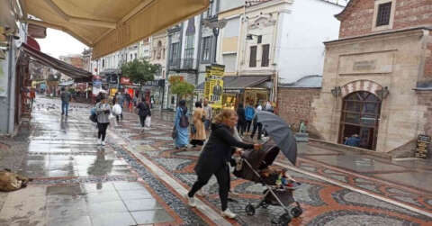 Edirne’de kısa süreli etkili olan sağanak zor anlar yaşattı