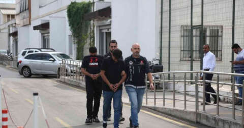 Hazır kek poşeti içinde esrar sevkiyatı polise takıldı