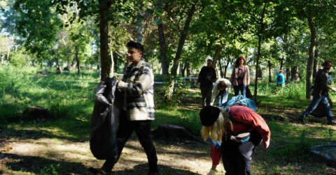 Üç ülkenin gençleri Edirne’de bir araya gelerek çevre temizliği yaptı