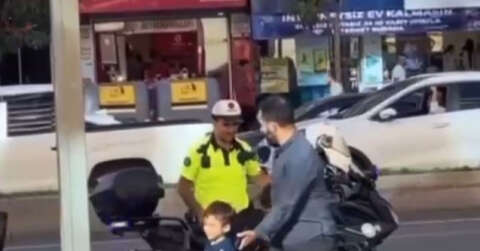 Trafik polisinden yürek ısıtan görüntüler