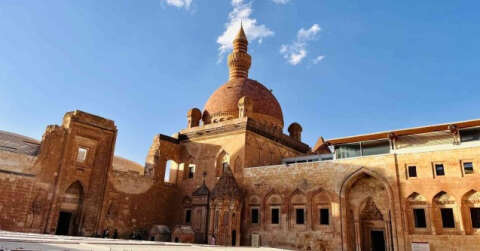 Tarih kokan İshak Paşa Sarayı’na yoğun ilgi