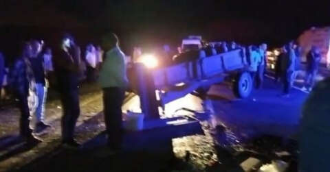 Avrupa Otoyolu’nda kamyonla çarpışan traktör devrildi: 2 yaralı