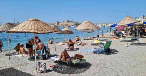 Bodrum’da sıcaklık 35 dereceye çıktı, sahiller Temmuz ayını aratmadı