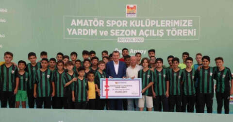 Zeytinburnu Belediyesi’nden amatör futbol kulüplerine destek