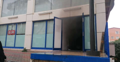 Gebze’de zincir marketin deposunda çıkan yangın korkuttu