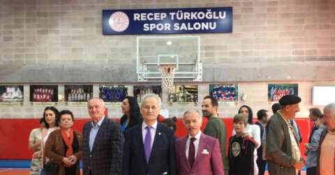 Bayrampaşa’da yenileme çalışmaları tamamlanan Recep Türkoğlu Kapalı Spor Salonu açıldı
