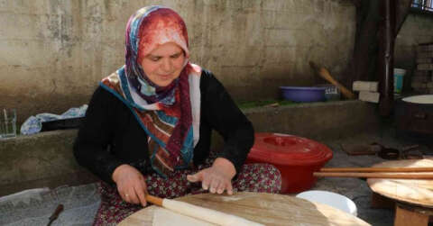Amasyalı kadınlar kışlık ‘erişte ve ‘cimcik’ için kolları sıvadı
