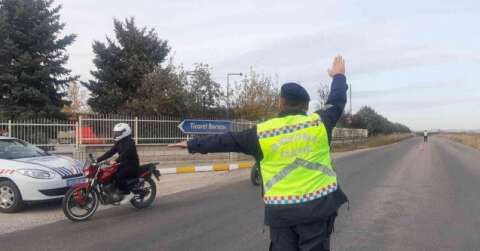 Jandarma ekipleri, motosiklet sürücülerine "Reflektif" yelek dağıttı