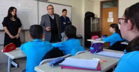 Öğretmenlikte 33’üncü yılına girdi, şimdi öğrencileriyle görev yapıyor