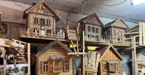 ’Ahşap dostu Muzaffer öğretmen’ atık ahşapları oyuncaklara dönüştürüyor