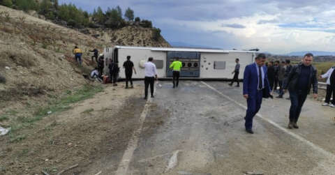 Mersin’de yolcu otobüsü devrildi: 18 yaralı