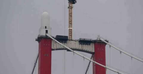 1915 Çanakkale Köprüsü kulelerine Seyit Onbaşı’nın sırtlayarak kaldırdığı top mermisi figürleri yerleştirilmeye başlandı