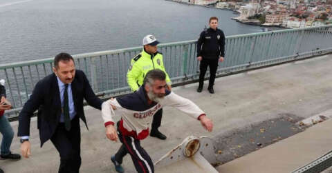 Cumhurbaşkanı Erdoğan köprüde intihar girişiminde bulunan vatandaşı ikna etti