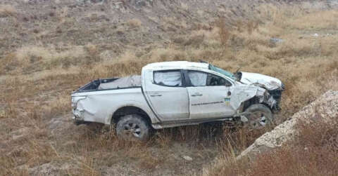 Kamyonet şarampole uçtu: 1’ağır 3 yaralı