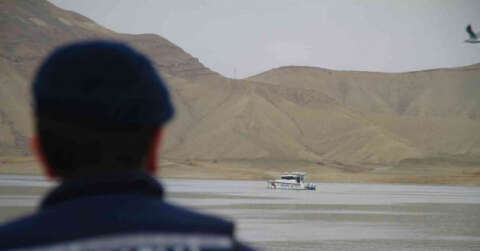 Elazığ’da suda kaybolan balıkçıyı arama çalışmaları devam ediyor