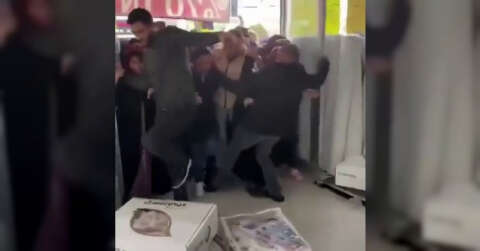 İzmir’de ucuz halı izdihamında 2 kadın hastanelik oldu