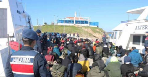 İzmir’de 442 düzensiz göçmen ve 8 göçmen kaçakçısı yakalandı