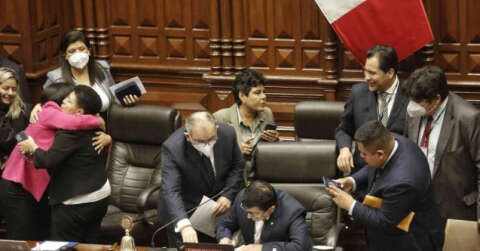 Peru’da Kongreyi fesheden Devlet Başkanı Castillo görevden alındı