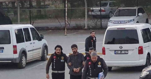 Silah çekip kuyumcuyu soymaya çalıştı