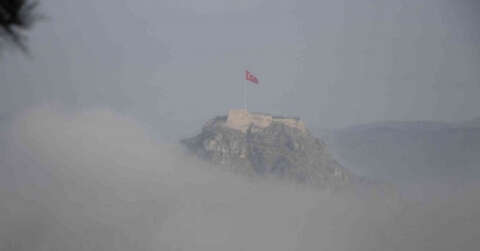 Amasya’da yoğun sis etkili oldu, kartpostallık manzara oluştu