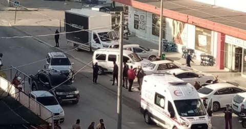 Antalya’da hasta almaya giden ambulans otomobille çarpıştı