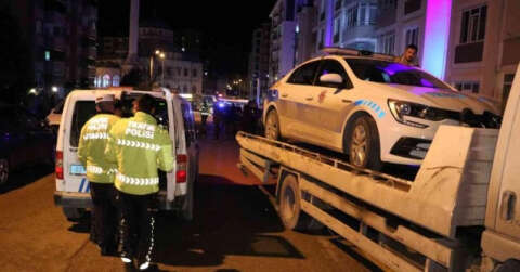 ’Dur’ ihtarına uymayan ehliyetsiz sürücü polis aracına çarpınca yakalandı