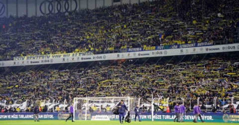 Fenerbahçe taraftarından derbide koreografi