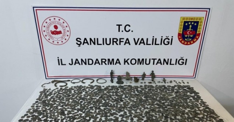 Tarihi eser operasyonunda 6 bronz heykel ile 2 bin 104 sikke ele geçirildi
